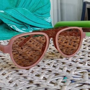 Rare lightweight plastic aviator sunglasses